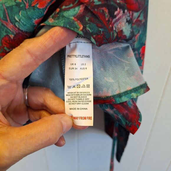 PrettyLittleThing Mini Skirt Floral Size 2  NWT‎ - Picture 6 of 7